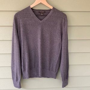 Men’s Banana Republic V-neck Sweater, size medium.